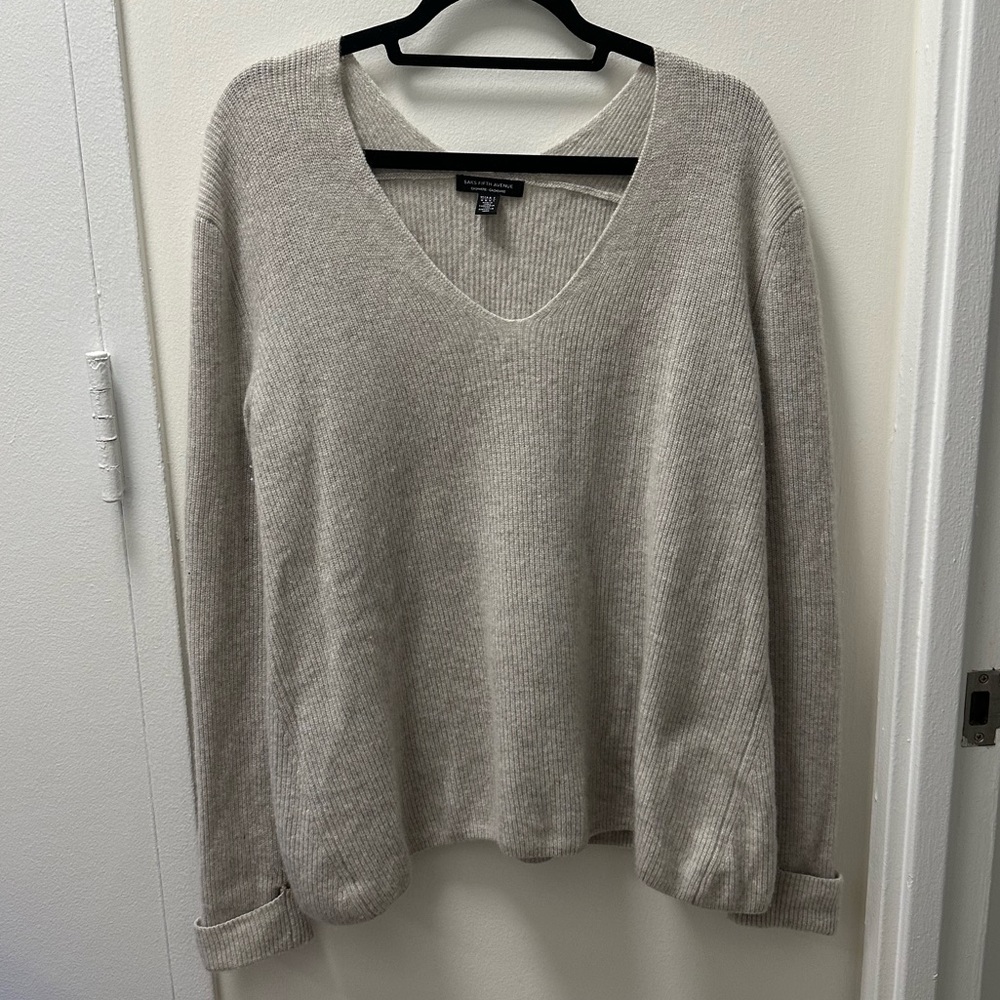 V neck ribbed long sleeve cashmere sweater from Saks Fifth Avenue size medium